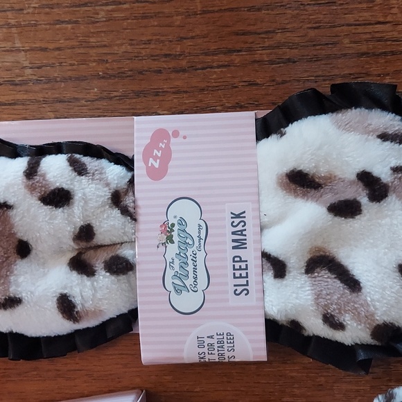 Vintage cosmetic company  set - Picture 3 of 4